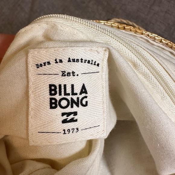 Billabong Sun Seeker Straw Bucket Beach Tote Bag with Pom Pom Tassels - Picture 2 of 13